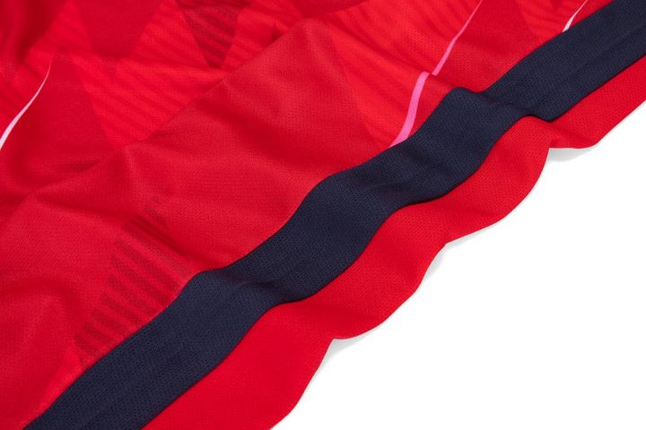 V-neck Short Sleeve Gradient Soccer Jersey – DETAIL 3