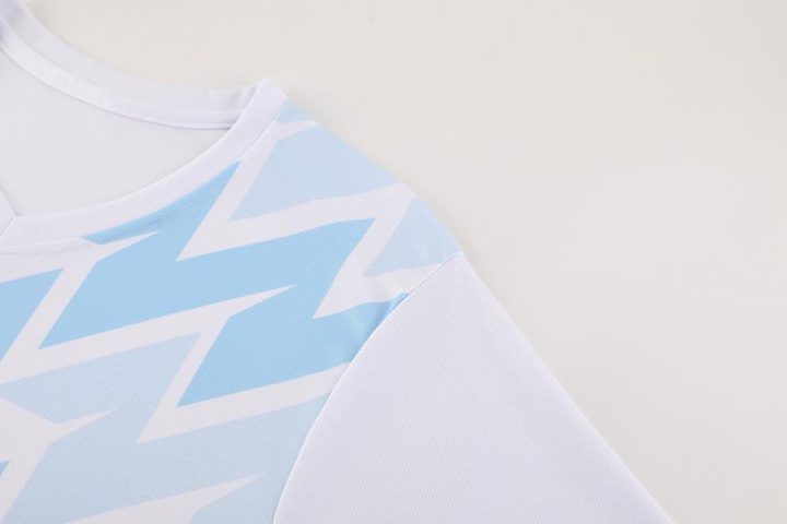 Camiseta de fútbol de manga corta con cuello en V con rayas – DETAIL 2