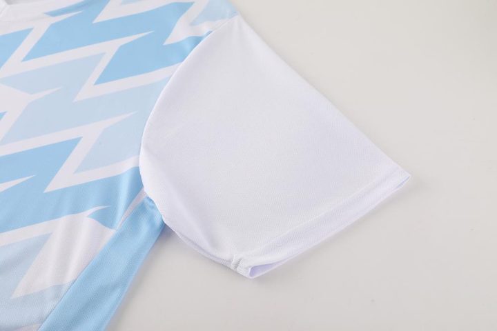 Camiseta de fútbol de manga corta con cuello en V con rayas – DETAIL 3