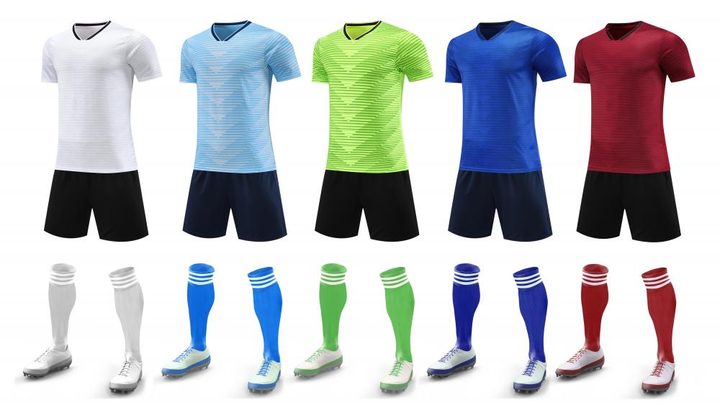 Camisa de futebol de manga curta com gola V com estampa geométrica – MAIN