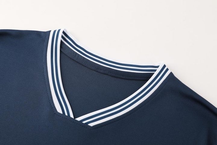 Maglia da calcio a maniche corte con scollo a V con righe – DETAIL 1