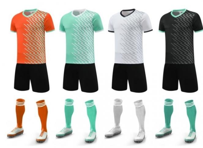Maglia da calcio a maniche corte con scollo a V con motivo geometrico – MAIN