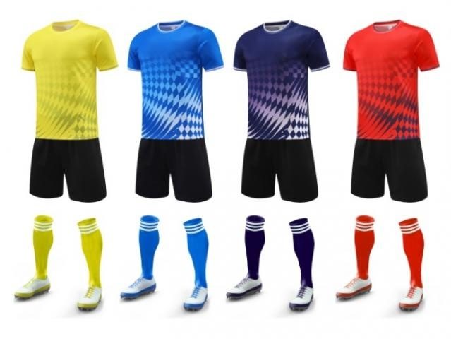 Camisa de futebol de manga curta com gola careca com degradê – MAIN