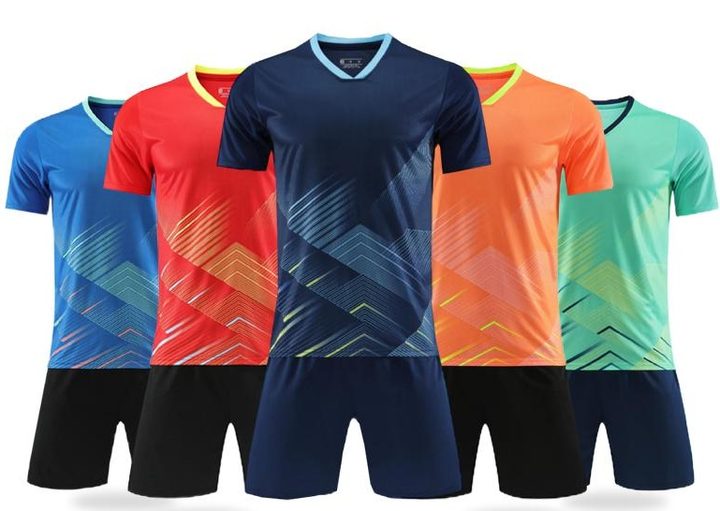 Tricou de fotbal, cu mânecă scurtă, cu decolteu în V și cu model geometric – MAIN