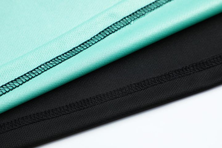 Kurzarm-Fußballtrikot mit V-Ausschnitt und Farbverlauf – DETAIL 1