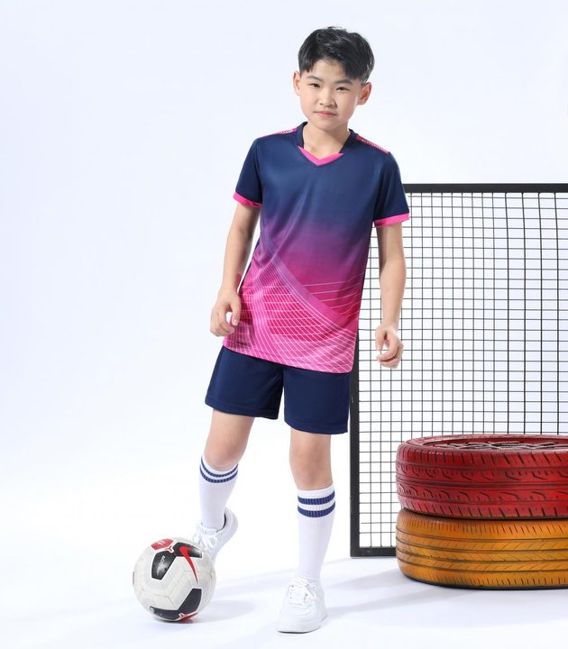 Tricou de fotbal, cu mânecă scurtă, cu decolteu în V și cu dungi – MODEL 6