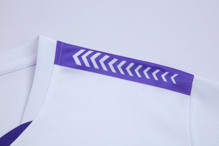 Tricou de fotbal, cu mânecă scurtă, cu decolteu în V și cu dungi – DETAIL 2
