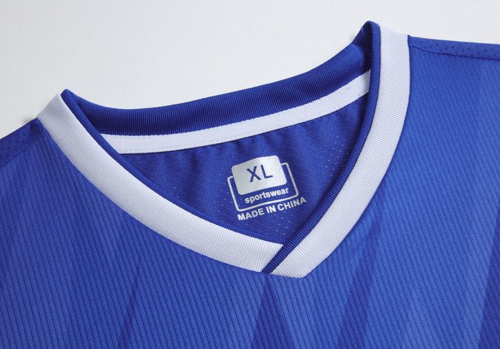 Kurzarm-Fußballtrikot mit V-Ausschnitt und Streifen – DETAIL 1