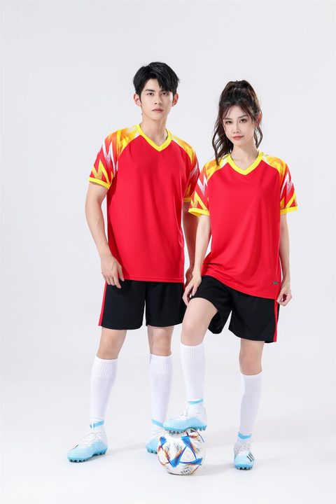 Kurzarm-Fußballtrikot mit V-Ausschnitt und geometrischem Muster – MODEL 3