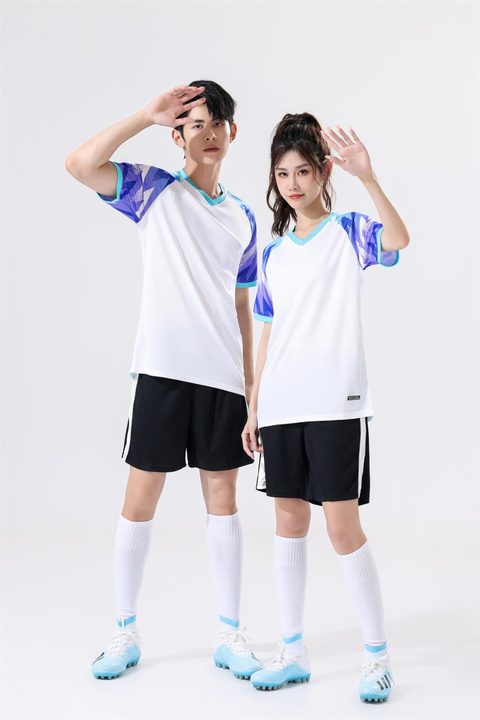 Kurzarm-Fußballtrikot mit V-Ausschnitt und geometrischem Muster – MODEL 6
