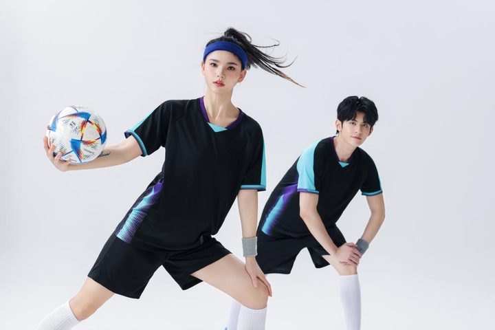V-neck Short Sleeve Striped Soccer Jersey – MODEL 1