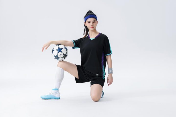 V-neck Short Sleeve Striped Soccer Jersey – MODEL 3