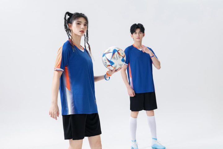 V-neck Short Sleeve Striped Soccer Jersey – MODEL 4