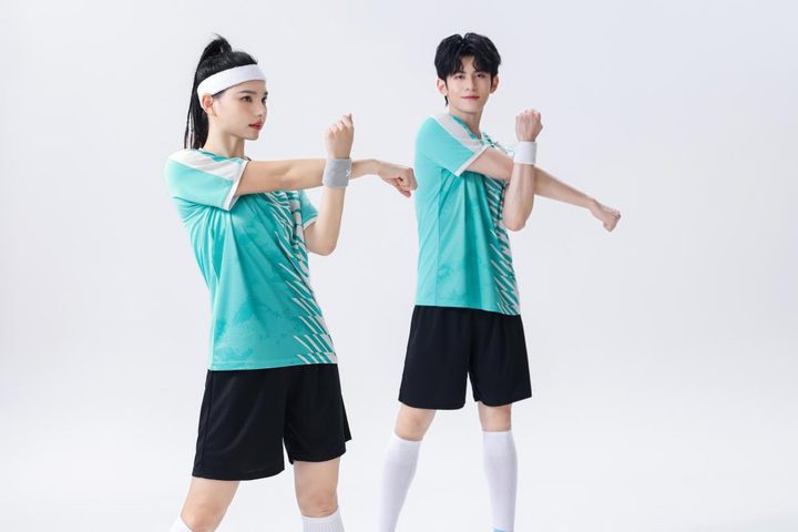 Tricou de fotbal, cu mânecă scurtă, cu decolteu în V și cu dungi – MODEL 4
