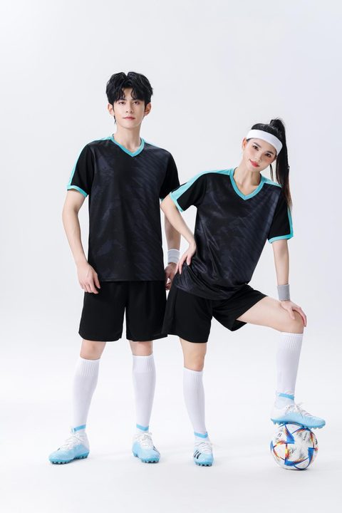 Tricou de fotbal, cu mânecă scurtă, cu decolteu în V și cu dungi – MODEL 5