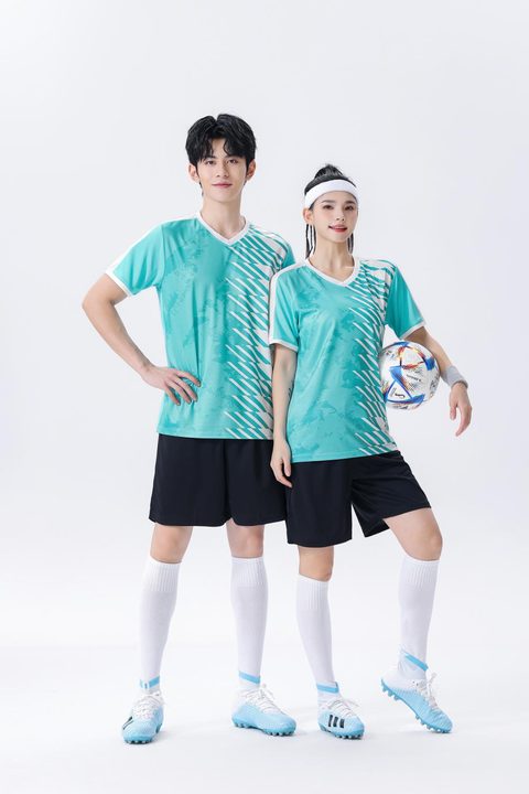 Tricou de fotbal, cu mânecă scurtă, cu decolteu în V și cu dungi – MODEL 6
