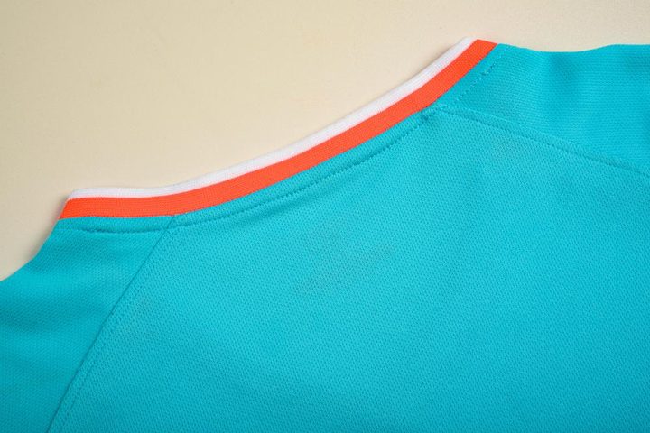 Kurzarm-Fußballtrikot mit V-Ausschnitt und Streifen – DETAIL 2