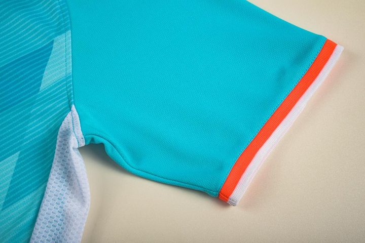 Kurzarm-Fußballtrikot mit V-Ausschnitt und Streifen – DETAIL 3