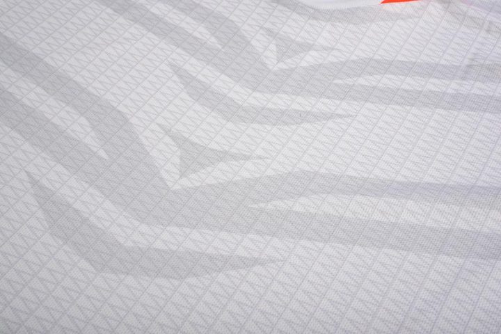 قميص كرة قدم بـأكمام قصيرة تصميم كلاسيكي تدرج لوني – DETAIL 2