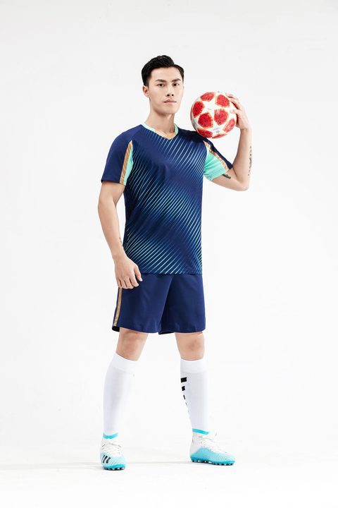 Tricou de fotbal, cu mânecă scurtă, cu decolteu în V și cu degrade – MODEL 4