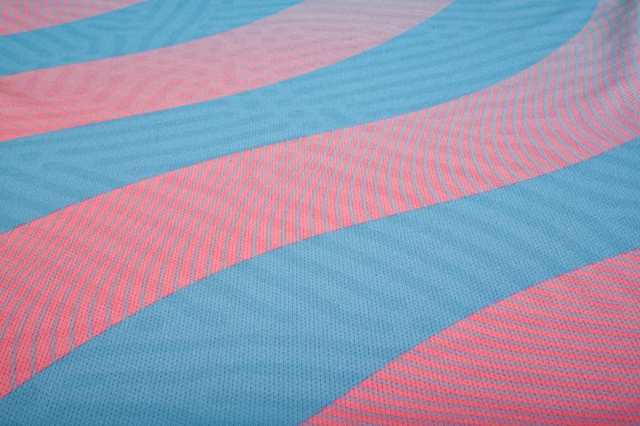 V-neck Short Sleeve Striped Soccer Jersey – DETAIL 1