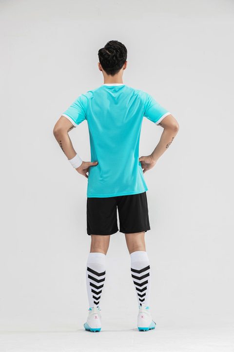 Maglia da calcio a righe a maniche corte con scollo a V – MODEL 5