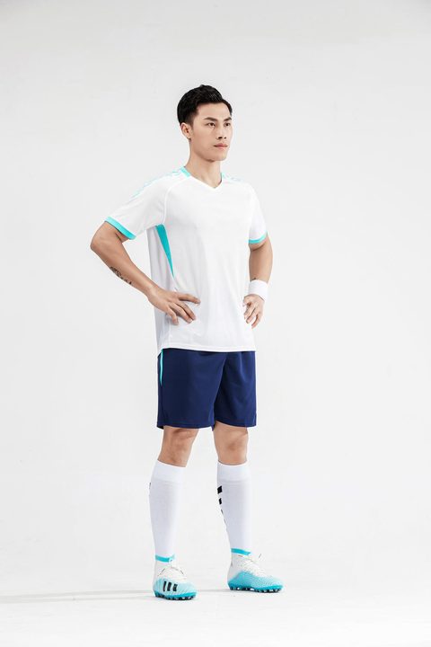 Maglia da calcio a righe a maniche corte con scollo a V – MODEL 6