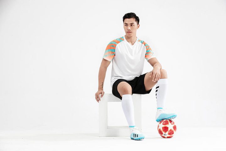 V-neck Short Sleeve Geometric Soccer Jersey – MODEL 4