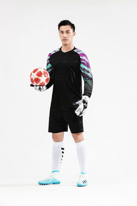 Langarm-Fußballtrikot mit Rundhalsausschnitt und Streifen – MODEL 1