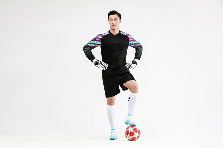 Langarm-Fußballtrikot mit Rundhalsausschnitt und Streifen – MODEL 5
