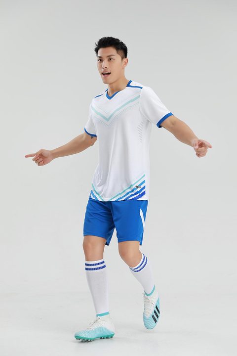 Kurzarm-Fußballtrikot mit V-Ausschnitt und Streifen – MODEL 2