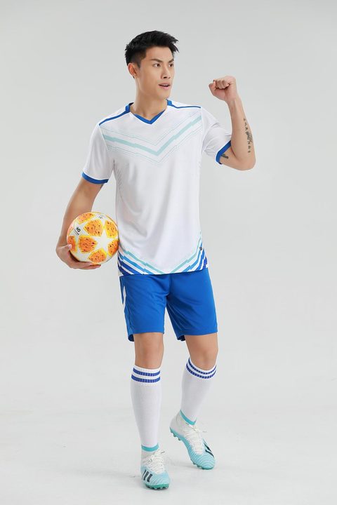 Kurzarm-Fußballtrikot mit V-Ausschnitt und Streifen – MODEL 3