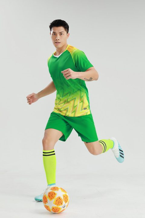 Kurzarm-Fußballtrikot mit V-Ausschnitt und Streifen – MODEL 4