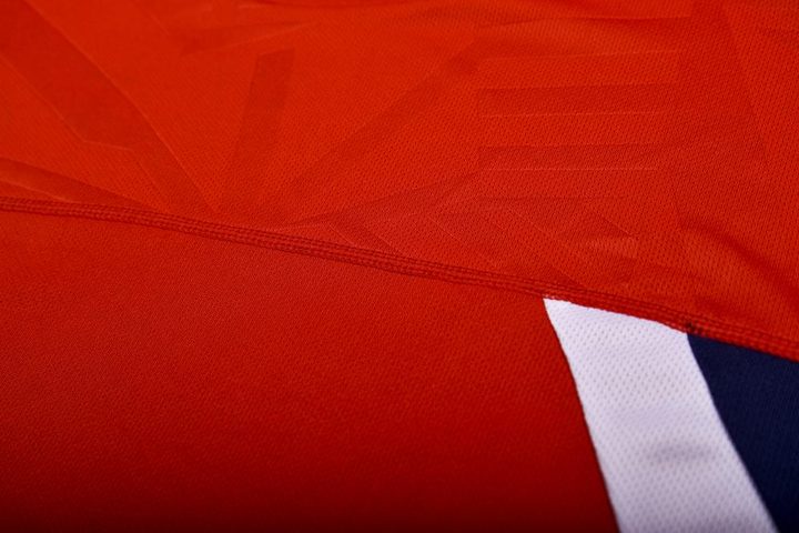 قميص كرة قدم بـأكمام قصيرة ياقة دائرية كتل لونية – DETAIL 3