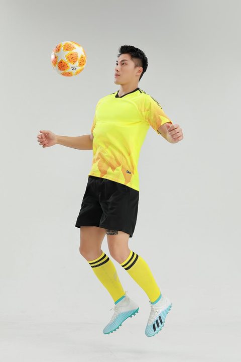 Maglia da calcio a maniche corte con scollo a V con righe – MODEL 1
