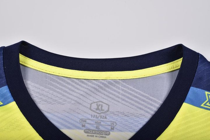V-neck Short Sleeve Gradient Soccer Jersey – DETAIL 3