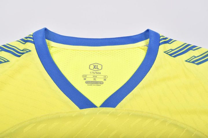 Maglia da calcio a maniche corte con scollo a V con righe – DETAIL 1