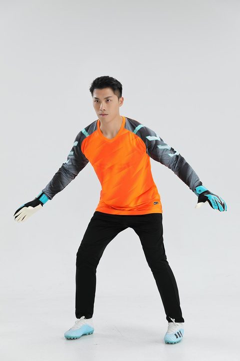 Tricou de portar cu mânecă lungă – MODEL 1