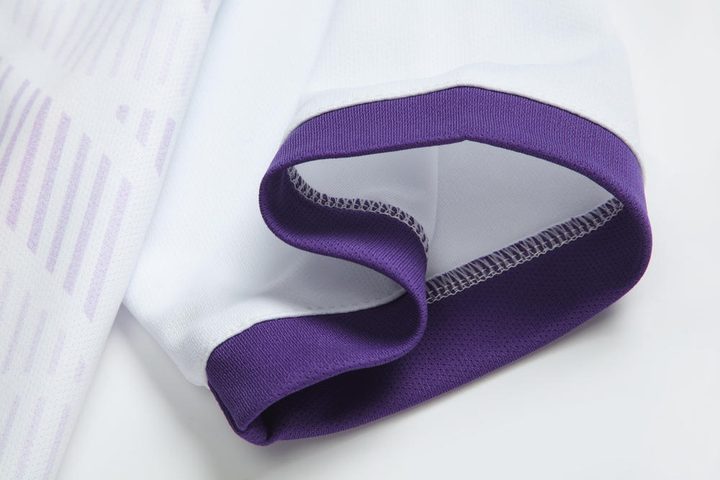V-neck Short Sleeve Striped Soccer Jersey – DETAIL 1