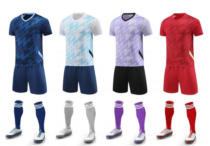 Camiseta de fútbol de manga corta con cuello en V con rayas – MAIN