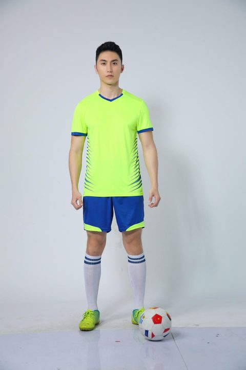 Camisa de futebol de manga curta com gola V com listras – MODEL 1