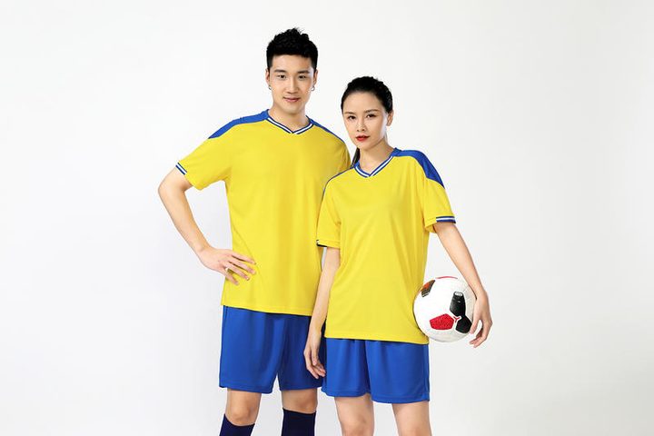Kurzarm-Fußballtrikot mit V-Ausschnitt und Streifen – MODEL 3