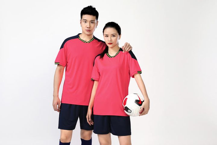 Kurzarm-Fußballtrikot mit V-Ausschnitt und Streifen – MODEL 6