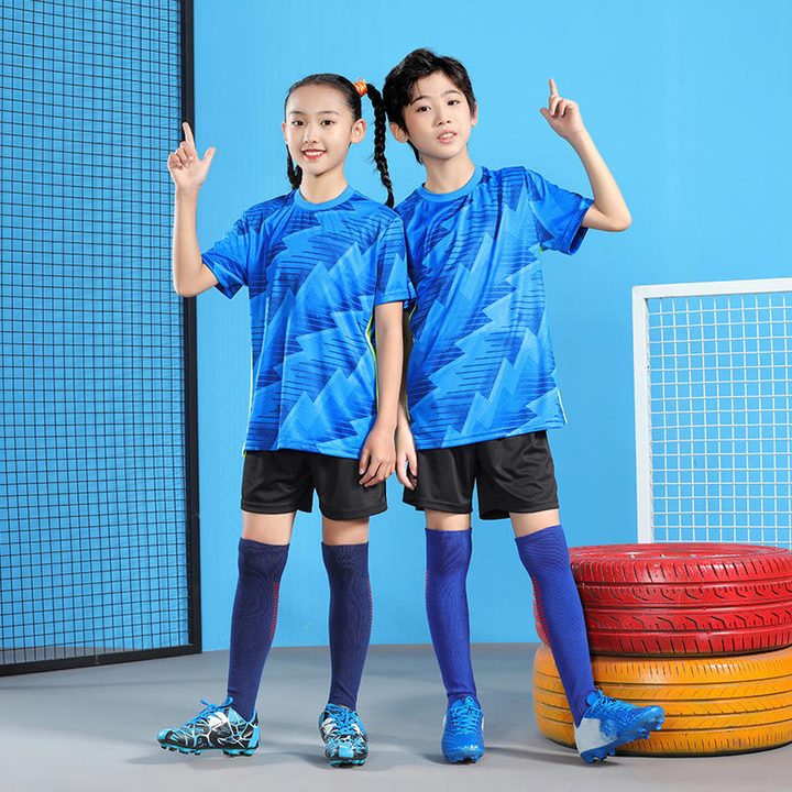 Tricou de fotbal, cu mânecă scurtă, cu decolteu rotund și cu degrade – MODEL 1