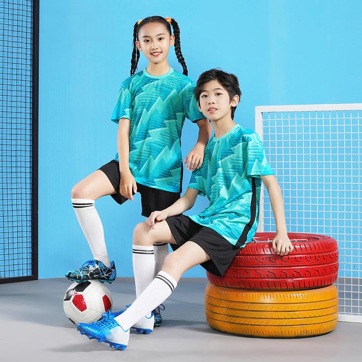 Tricou de fotbal, cu mânecă scurtă, cu decolteu rotund și cu degrade – MODEL 6