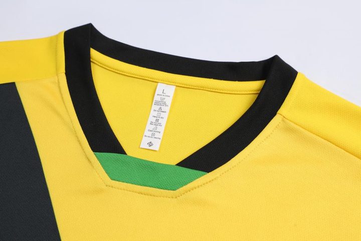 V-neck Short Sleeve Soccer Jersey – DETAIL 1