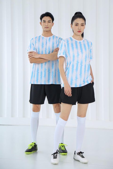 Camisa de futebol de manga curta com gola careca com listras – MODEL 1