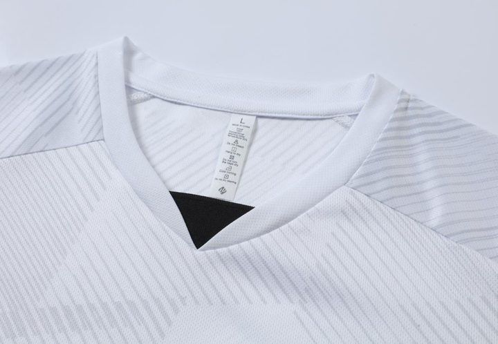 V-neck Short Sleeve Gradient Soccer Jersey – DETAIL 1