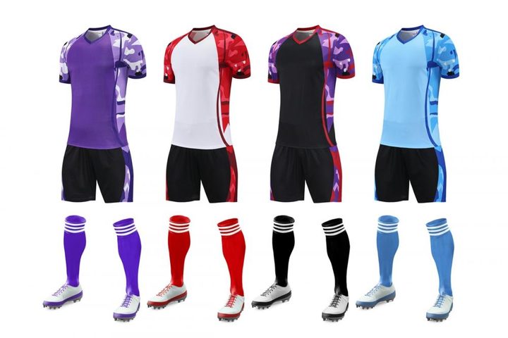 Tricou de fotbal, cu mânecă scurtă, cu decolteu în V și cu dungi – MAIN