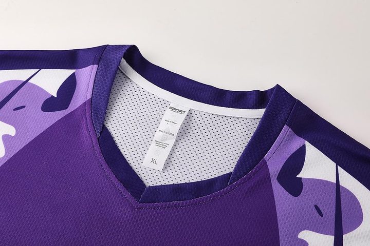 Tricou de fotbal, cu mânecă scurtă, cu decolteu în V și cu dungi – DETAIL 1